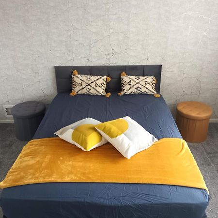 2 Bed Apartment Уайтфилд Экстерьер фото